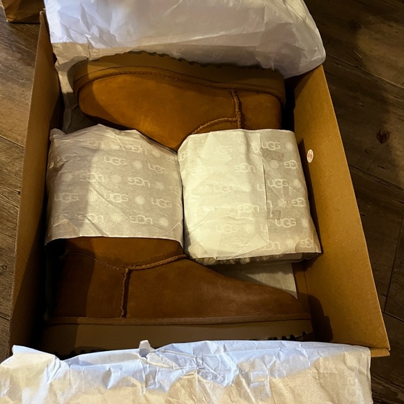 Ugg Bailey Ribbed Bow Boots - Kids size 5 - Picture 4 of 6